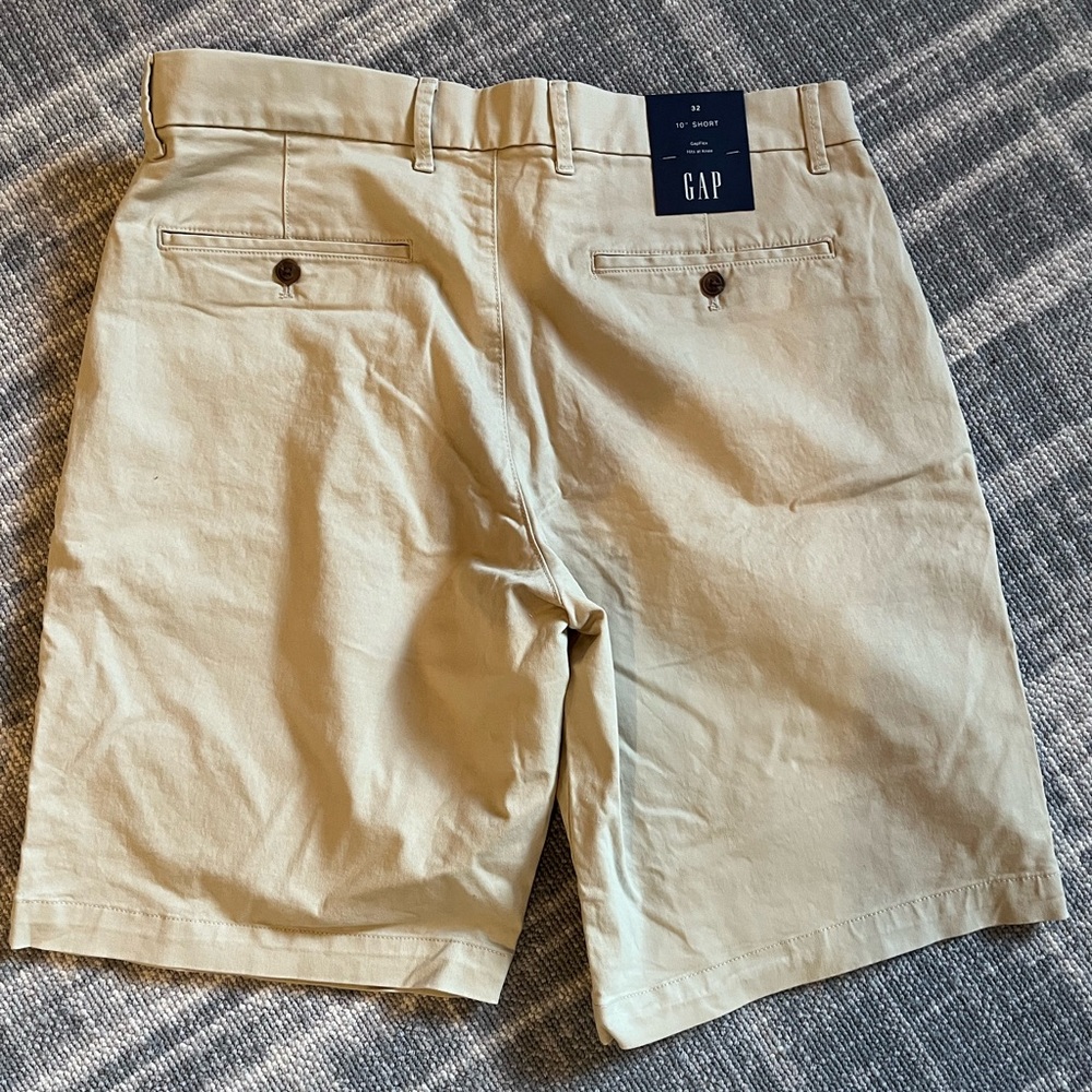 GAP 10” short Gapflex Fits at Knee. NWT